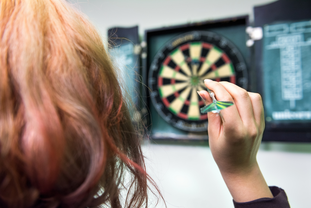 Neue Darts-Regel schließt trans Frauen aus neue-darts-regel-schließt-trans-frauen-aus